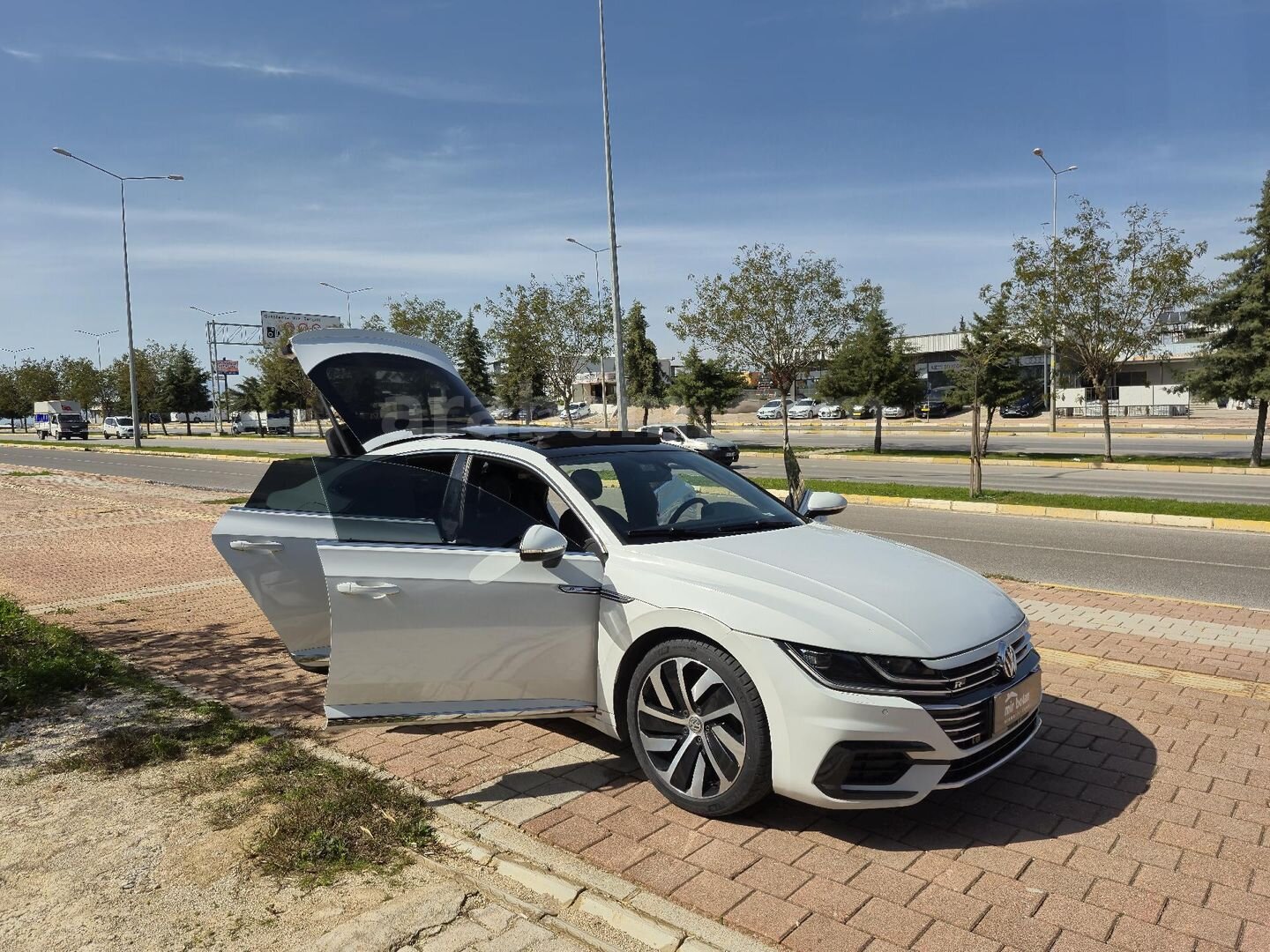 Galeriden Volkswagen Arteon 1.5 TSI R Line 2018 Model Antalya 175.000 km Beyaz 3