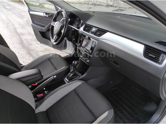 GALERİ BEYAZDAN 2017  1.0 TSI GreenTec Dynamic OTOMATİK HATASIZ 