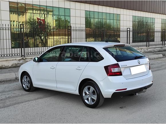 GALERİ BEYAZDAN 2017  1.0 TSI GreenTec Dynamic OTOMATİK HATASIZ 