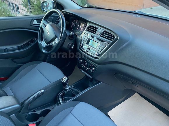 2018 MODEL HYUNDAİ İ20 1.4 CRDİ STYLE 153 BİN KİLOMETREDE/DİZEL 