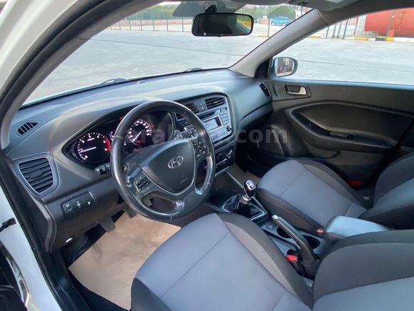 2018 MODEL HYUNDAİ İ20 1.4 CRDİ STYLE 153 BİN KİLOMETREDE/DİZEL 