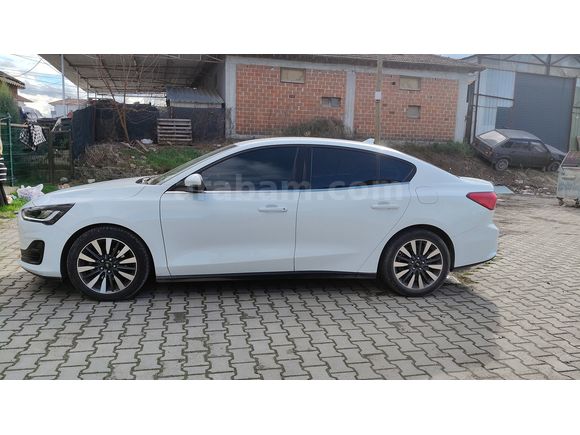 Sahibinden Ford Focus 1.0 EcoBoost Titanium Stil 2023 Model