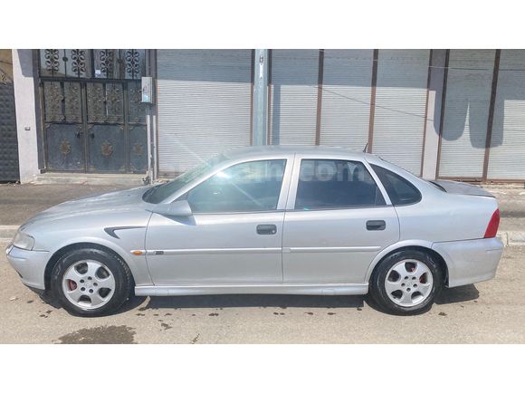 Memurdan Orijinal Opel Vectra 1.6 Comfort 2001 Model 
