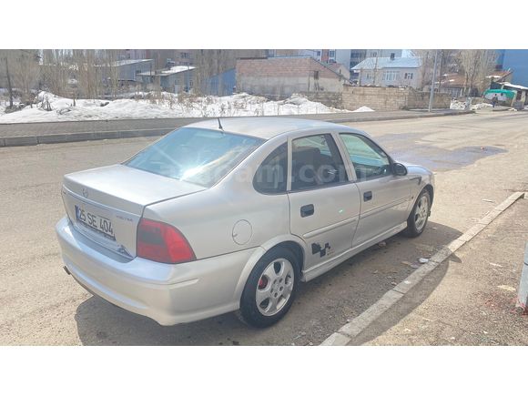 Memurdan Orijinal Opel Vectra 1.6 Comfort 2001 Model 