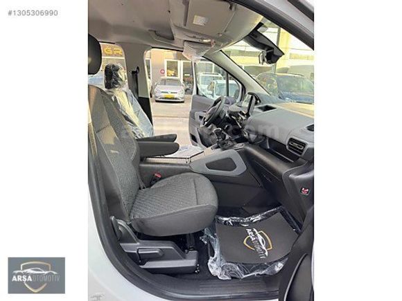 ARŞA OTOMOTİVDEN HATASIZ BOYASIZ ÇİZİKSİZ SIFIR KM RİFTER 130 BG