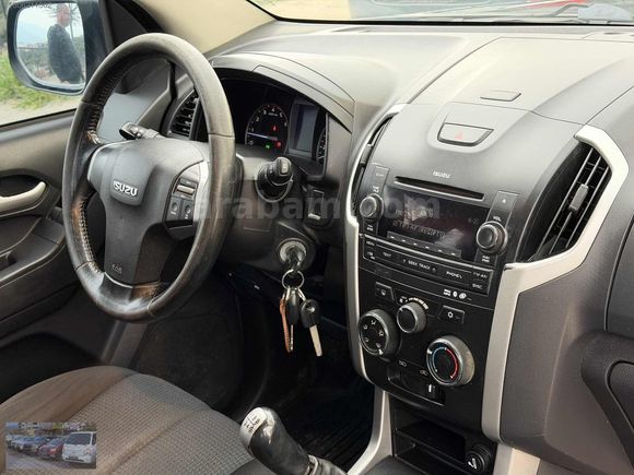 UĞUR OTO'DAN KARTA TAKSİT 2013 MODEL ORJİNAL 146.800 KM DMAX LTD