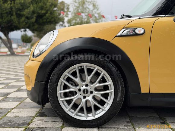ÖZÜAK'DAN BAKIMLI MİNİ COOPER S CAM TAVANLI FULL DOLU