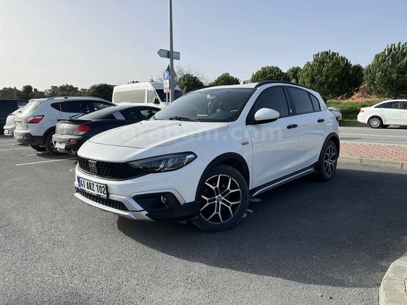 Sahibinden Boyasız Fiat Egea Cross 1.4 Fire Urban 2023 Model 28.549 km Beyaz