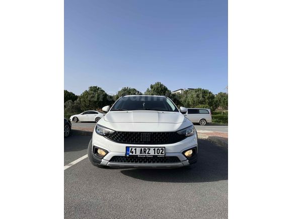 Sahibinden Boyasız Fiat Egea Cross 1.4 Fire Urban 2023 Model 28.549 km Beyaz
