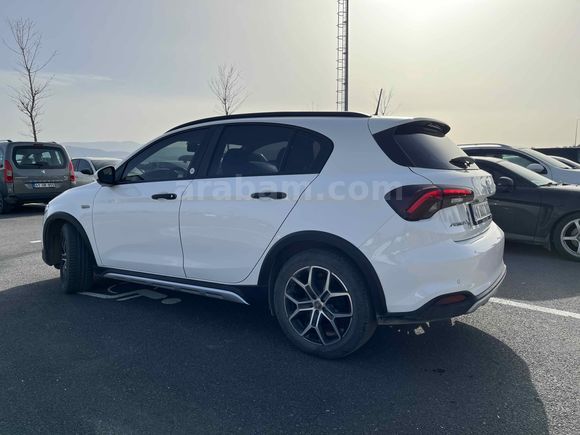 Sahibinden Boyasız Fiat Egea Cross 1.4 Fire Urban 2023 Model 28.549 km Beyaz