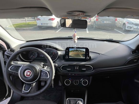 Sahibinden Boyasız Fiat Egea Cross 1.4 Fire Urban 2023 Model 28.549 km Beyaz