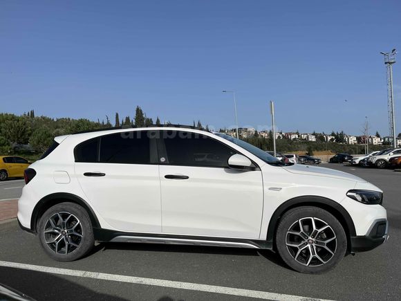 Sahibinden Boyasız Fiat Egea Cross 1.4 Fire Urban 2023 Model 28.549 km Beyaz