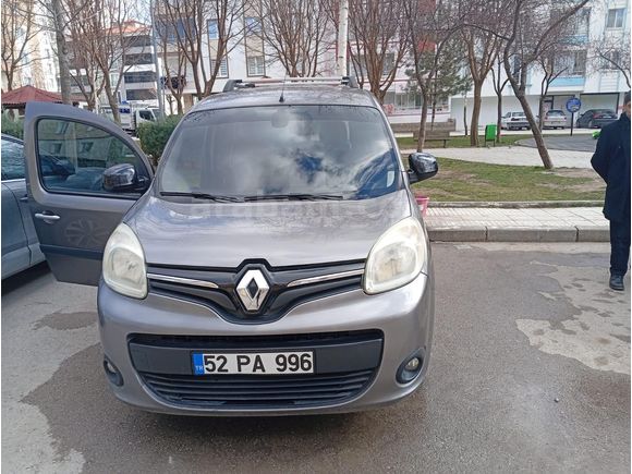 Sahibinden Renault Kangoo Multix 1.5 dCi Extreme 2014 Model  170.000 km Gri