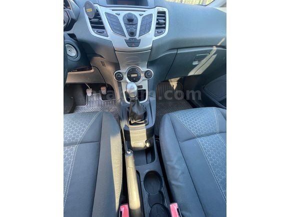 Sahibinden Ford Fiesta 1.4 Titanium 2010 Model  140.000 km Yeşil