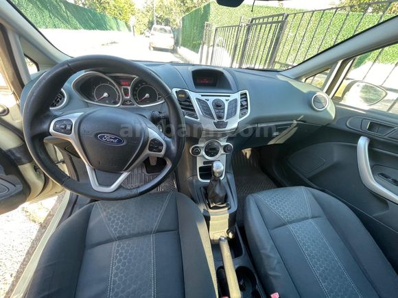 Sahibinden Ford Fiesta 1.4 Titanium 2010 Model  140.000 km Yeşil