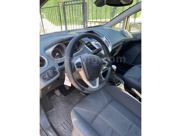 Sahibinden Ford Fiesta 1.4 Titanium 2010 Model  140.000 km Yeşil