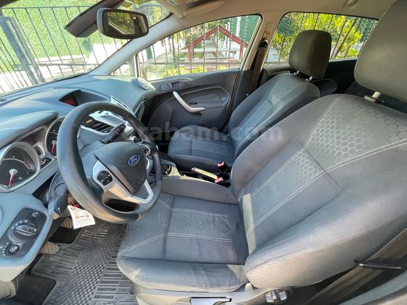 Sahibinden Ford Fiesta 1.4 Titanium 2010 Model  140.000 km Yeşil