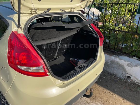 Sahibinden Ford Fiesta 1.4 Titanium 2010 Model  140.000 km Yeşil