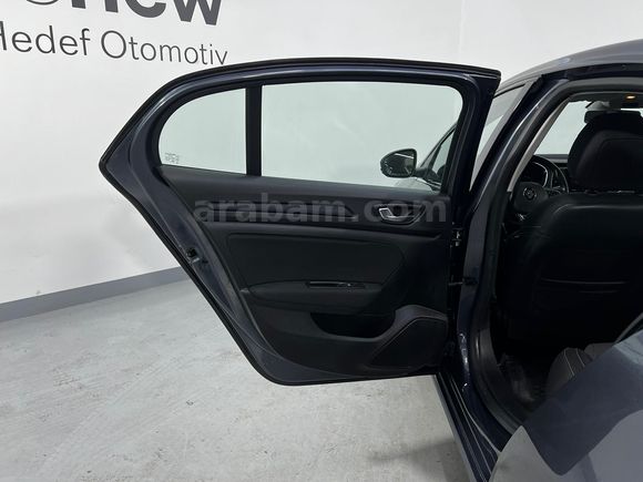HEDEF RENAULT'DAN 0,99 KREDİ 2023 MEGANE TOUCH 1.3 TCE EDC