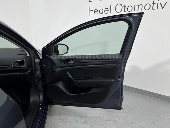 HEDEF RENAULT'DAN 0,99 KREDİ 2023 MEGANE TOUCH 1.3 TCE EDC