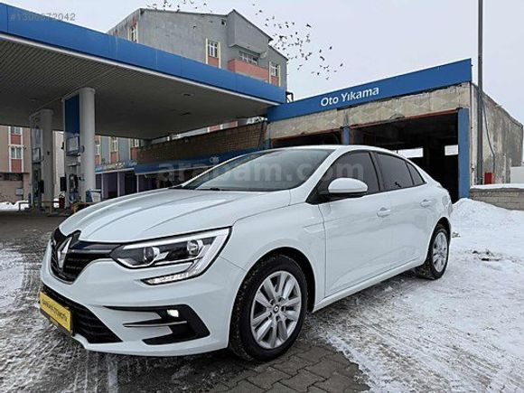 2025 MEGANE 1.3TCE TOUCH OTOMATİK HATASIZ GSR2 PAKET