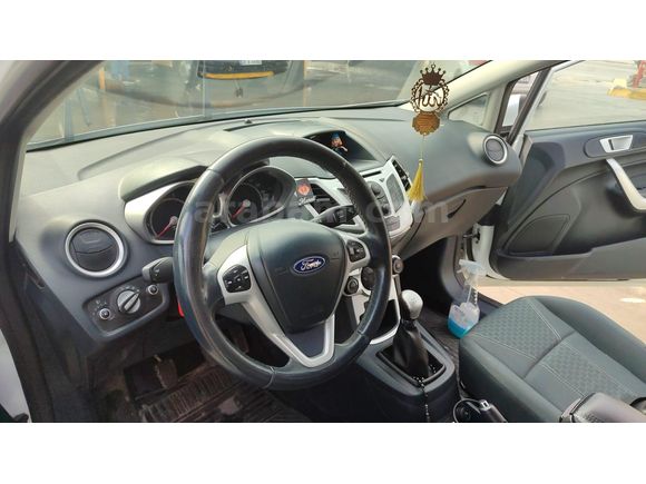 Sahibinden Ford Fiesta 1.4 Titanium 2012 Model  89.000 km Beyaz