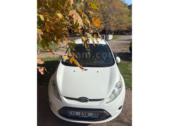 Sahibinden Ford Fiesta 1.4 Titanium 2012 Model  89.000 km Beyaz