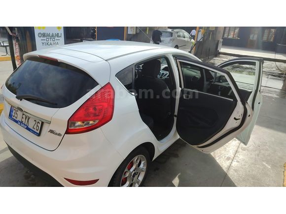 Sahibinden Ford Fiesta 1.4 Titanium 2012 Model  89.000 km Beyaz