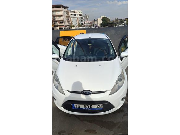 Sahibinden Ford Fiesta 1.4 Titanium 2012 Model  89.000 km Beyaz