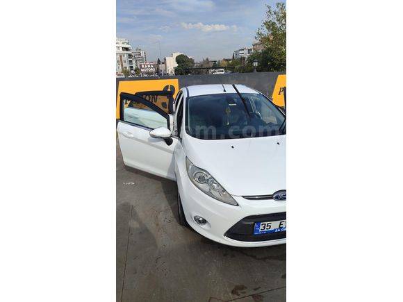 Sahibinden Ford Fiesta 1.4 Titanium 2012 Model  89.000 km Beyaz