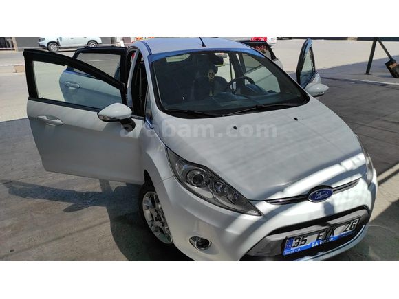 Sahibinden Ford Fiesta 1.4 Titanium 2012 Model  89.000 km Beyaz