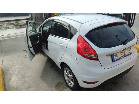 Sahibinden Ford Fiesta 1.4 Titanium 2012 Model  89.000 km Beyaz