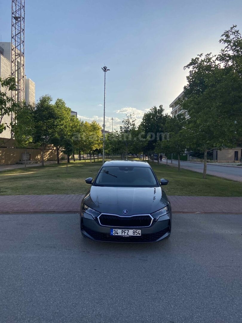 Galeriden Skoda Octavia 1.5 Mhev Elite 2025 Model Konya 45.685 km Gri (titanyum) 6