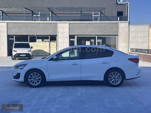 1 LOKAL DEĞİŞENSİZ İLK EL 23 MODEL 1.5 EcoBlue YENİ TrendX FOCUS
