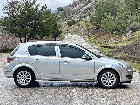 AD AUTO'DAN 2011 MODEL OPEL ASTRA EN DOLUSU 1.5 PARÇA BOYALI