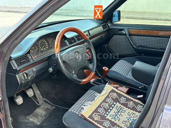 Sahibinden Mercedes - Benz E 200 1993 Model  581.000 km Diğer