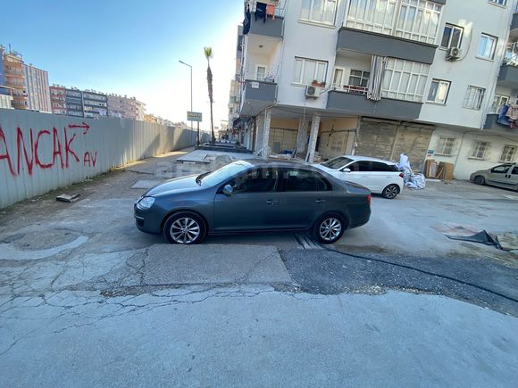 Sahibinden Volkswagen Jetta 1.6 TDi Primeline 2011 Model  260.000 km Füme