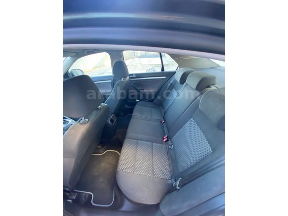 Sahibinden Volkswagen Jetta 1.6 TDi Primeline 2011 Model  260.000 km Füme