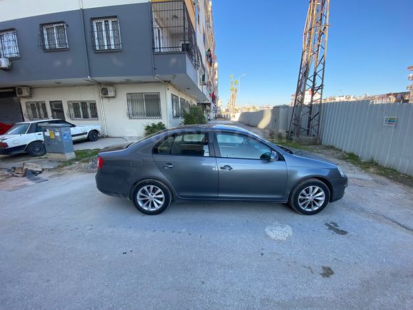 Sahibinden Volkswagen Jetta 1.6 TDi Primeline 2011 Model  260.000 km Füme