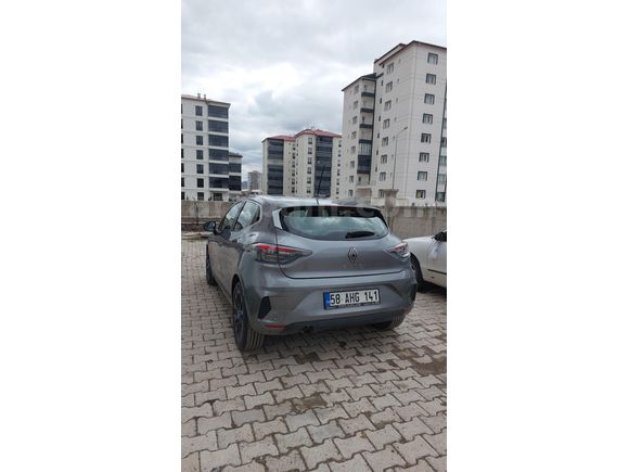 ÎLK Sahibinden Renault Clio 2,500 Km 1.0 TCe Evolution 2025 Model