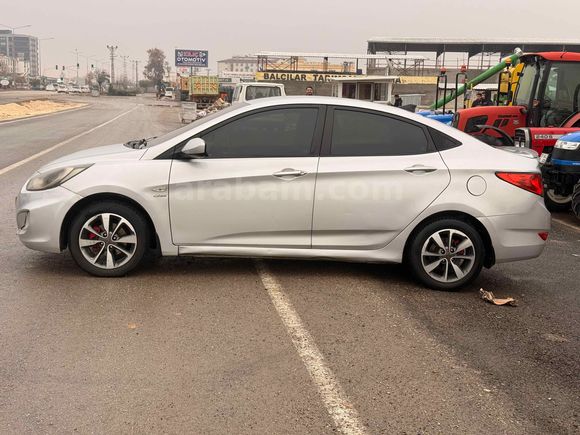 Sahibinden Hyundai Accent Blue 1.6 CRDI Mode 2012 Model  281.000 km Gri
