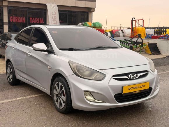 Sahibinden Hyundai Accent Blue 1.6 CRDI Mode 2012 Model  281.000 km Gri