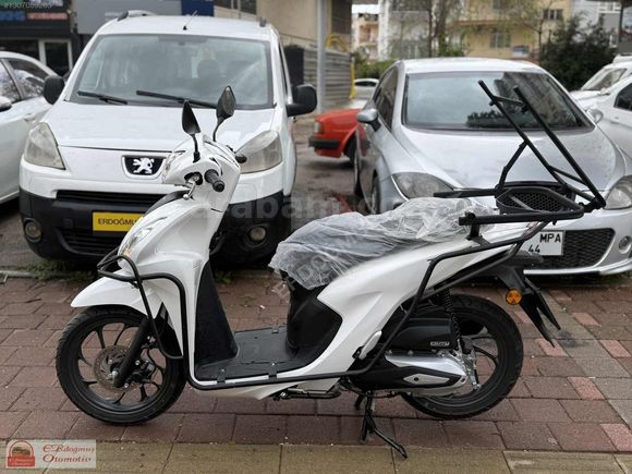 2025 SADECE BAYİDEN DÜKKANA GELMİŞ HONDA DİO ÇANTA RUHSATA İŞLİ