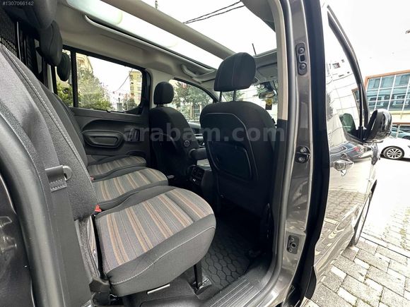 2023 COMBO 1.5 D ULTİMATE CAM TAVAN YETKİLİ SERVİS BAKIMLI