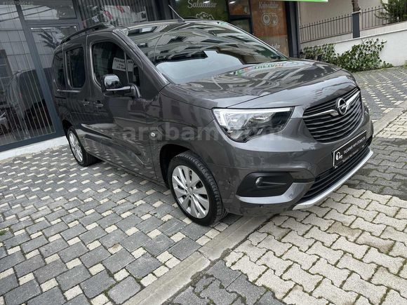2023 COMBO 1.5 D ULTİMATE CAM TAVAN YETKİLİ SERVİS BAKIMLI