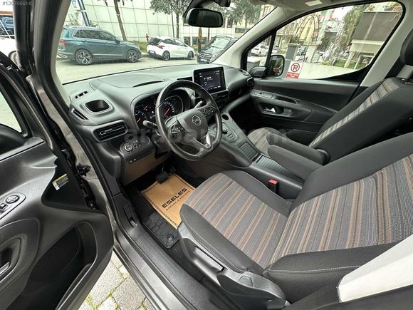 2023 COMBO 1.5 D ULTİMATE CAM TAVAN YETKİLİ SERVİS BAKIMLI