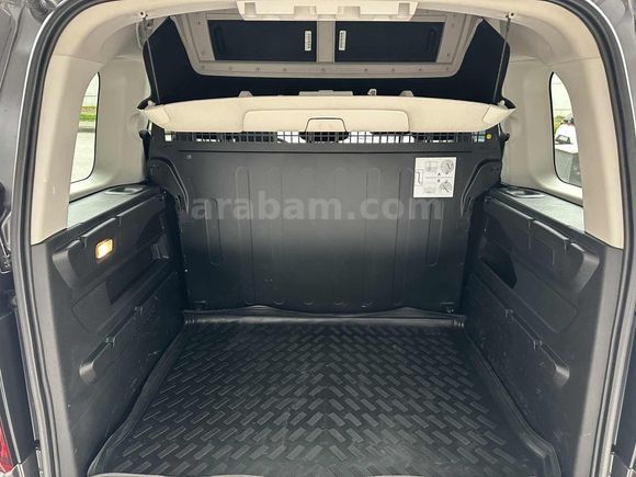 2023 COMBO 1.5 D ULTİMATE CAM TAVAN YETKİLİ SERVİS BAKIMLI