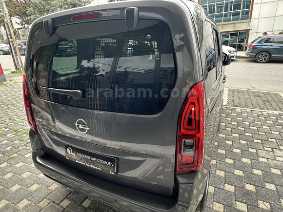 2023 COMBO 1.5 D ULTİMATE CAM TAVAN YETKİLİ SERVİS BAKIMLI