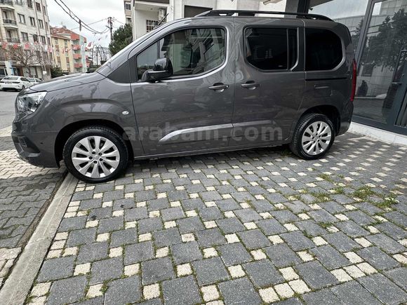 2023 COMBO 1.5 D ULTİMATE CAM TAVAN YETKİLİ SERVİS BAKIMLI