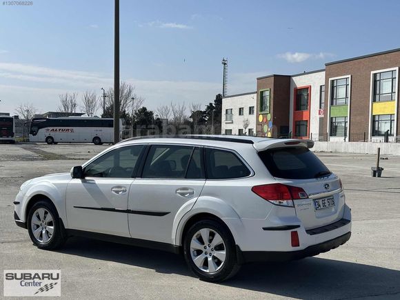 Subaru Center'dan 2010 Outback 2.5 CVT Yetkili Servis Bakımlı